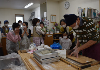 利用者がそば打ち