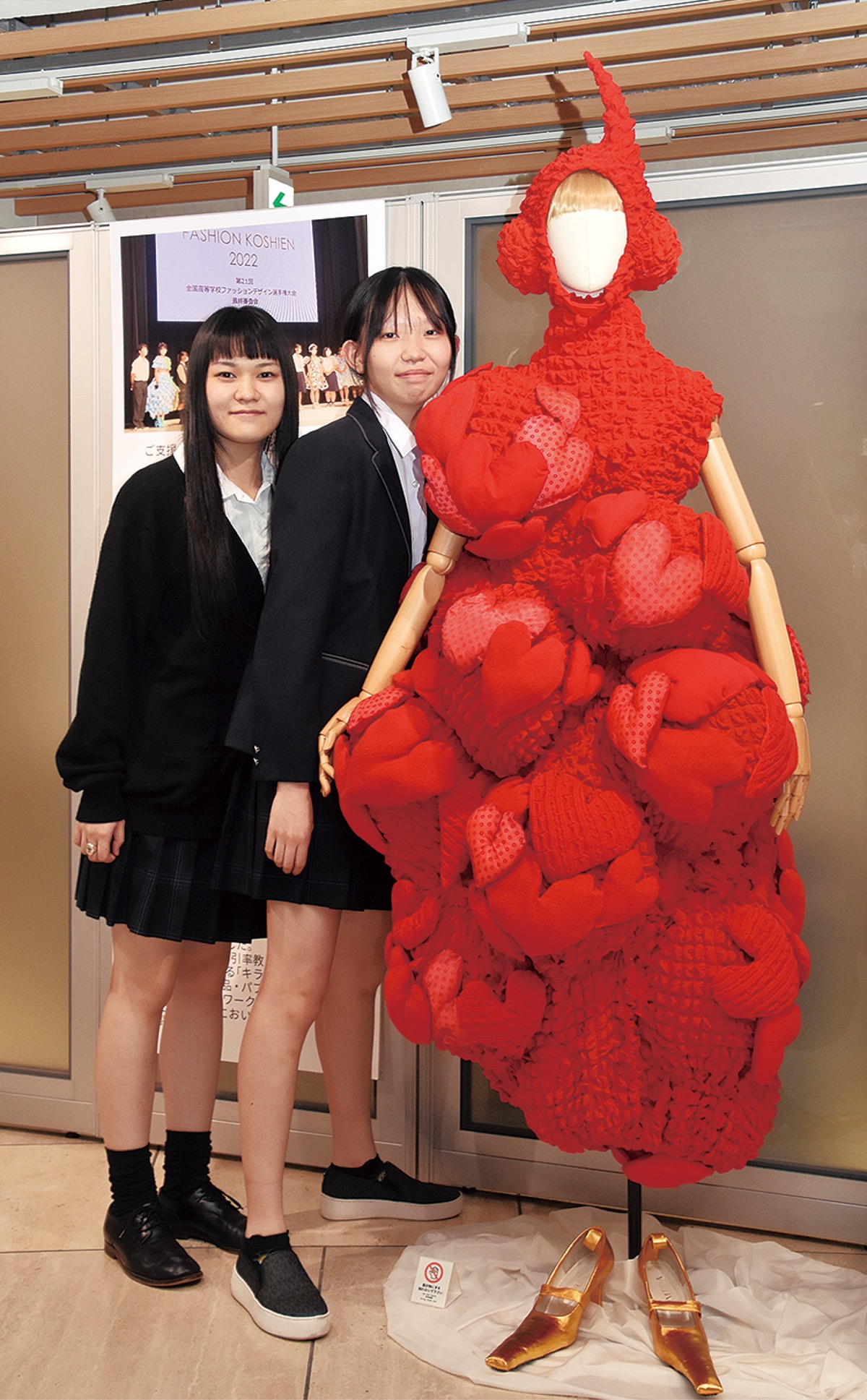 横浜デザイン学院茂木さん ファッション甲子園で優勝 ２１０８作品の ...