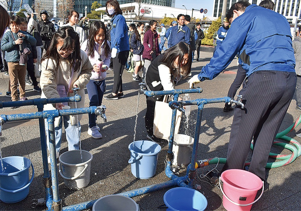 災害時の給水手順を確認