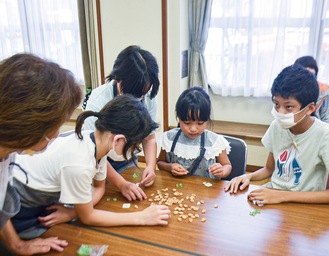 「ピスタワード」で遊ぶ子どもたち