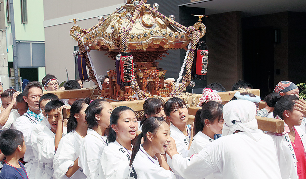 杉山神社例大祭 みこし 蒔田練り歩く 区内夏祭りピークに 南区 タウンニュース