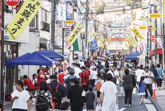 相鉄線和田町駅から16号へ向かう商店街の中通りが４年振りに賑わうことになる