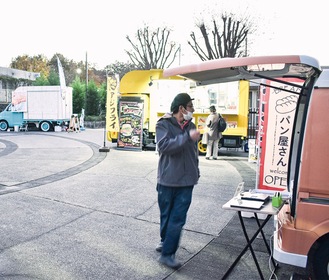 くぬぎ台団地での２度目の出店には初登場の店舗も参加