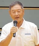 あいさつする広田会長