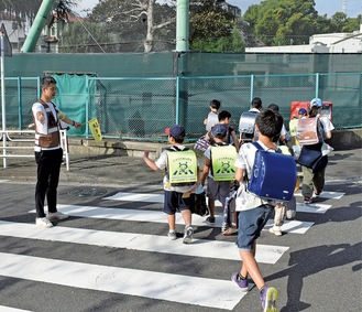 隣接小学校の登校見守り