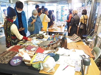 世界の屋台村の様子（ほどがや国際交流ラウンジ提供）