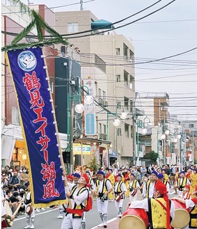 県人会会館周辺を練り歩き