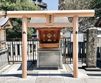 鶴見神社境内にある護国神社