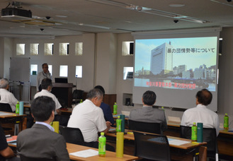 県警担当者による講演の様子