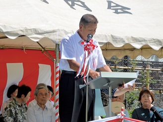 式典であいさつする磯ヶ谷会長