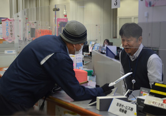 緊迫した雰囲気で訓練が行われた