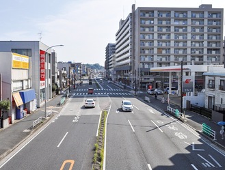 無電柱化が完了した根岸駅周辺の山下本牧磯子線