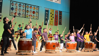 「なつの風」を披露した子どもたち