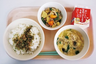 市内小学校で4月に提供された給食