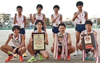 駅伝部のメンバー（左上から時計回りに）遠山さん、齋藤佑馬さん、大原大晴さん、福田さん、芦田さん、内田さん、毛利さん、占部さん