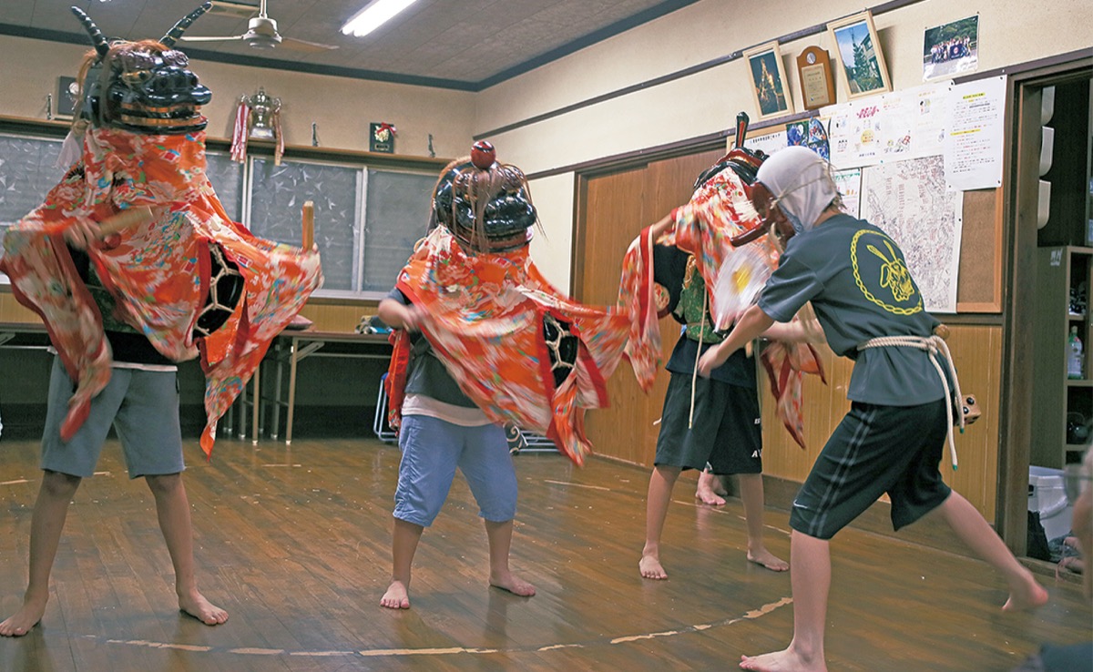 初山の獅子舞 文化受け継ぐ新舞子 地元の児童４人が挑戦 | 宮前区