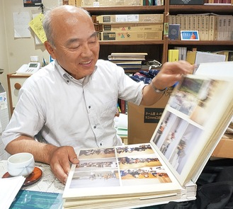 半世紀近い県人会での活動を振り返りながら話す金城さん