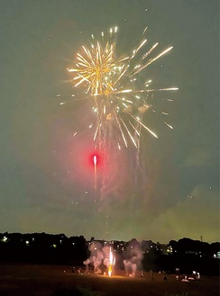 多摩川で「告知ナシの花火大会」