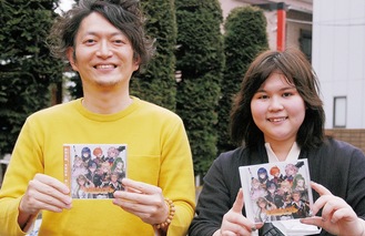 完成したＣＤを手にするこばやしさん（右）とナヲキングさん