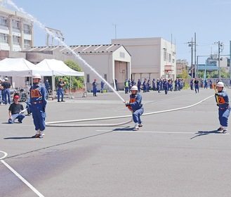 優勝した稲田分団中野島班の団員＝多摩消防署提供