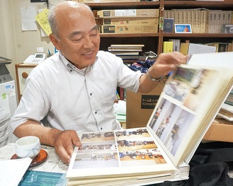 県人会での活動は半世紀近いという金城宏淳さん