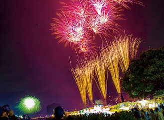 昨年10月に開催された花火大会の様子（市提供）