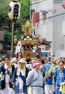 昨年の神輿の渡御