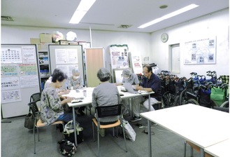 和気あいあい、でも白熱の編集会議。この日は4時間にも及んだ