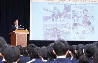 スライドを映しながら講演する横田拓也さん