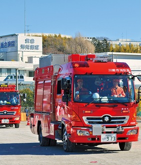 消防車両の分列行進（麻生区）