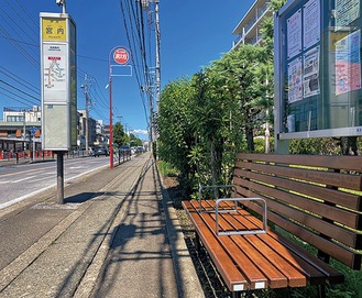 実証実験で宮内自治会が「宮内バス停」に設置したベンチ