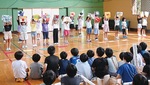 夏休みの取り組みを披露する子どもたち