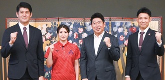 (左から)金子監督、澤田選手、福田市長、中西ＧＭ