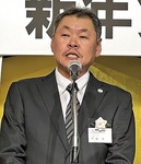 抱負を述べる伊藤会長