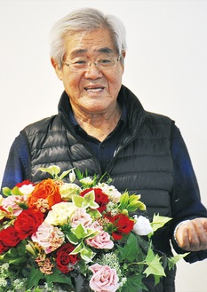 登壇した堀氏＝7日、同院