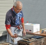 さんま焼き師の笹本さん