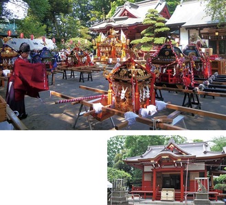 神社と各町内の神輿などが境内に集まり宮司が御魂入れの神事を行う（写真上）97年振りに改修された弁柄塗りが印象的な拝殿（同右）