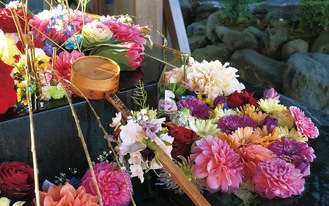 今年の正月に行われた花手水