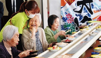 新鮮な海の幸に笑顔