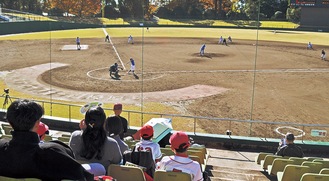 チャリティーマッチでは中学３年生の連合チームと多様な野球経験を持つ選手が対戦した