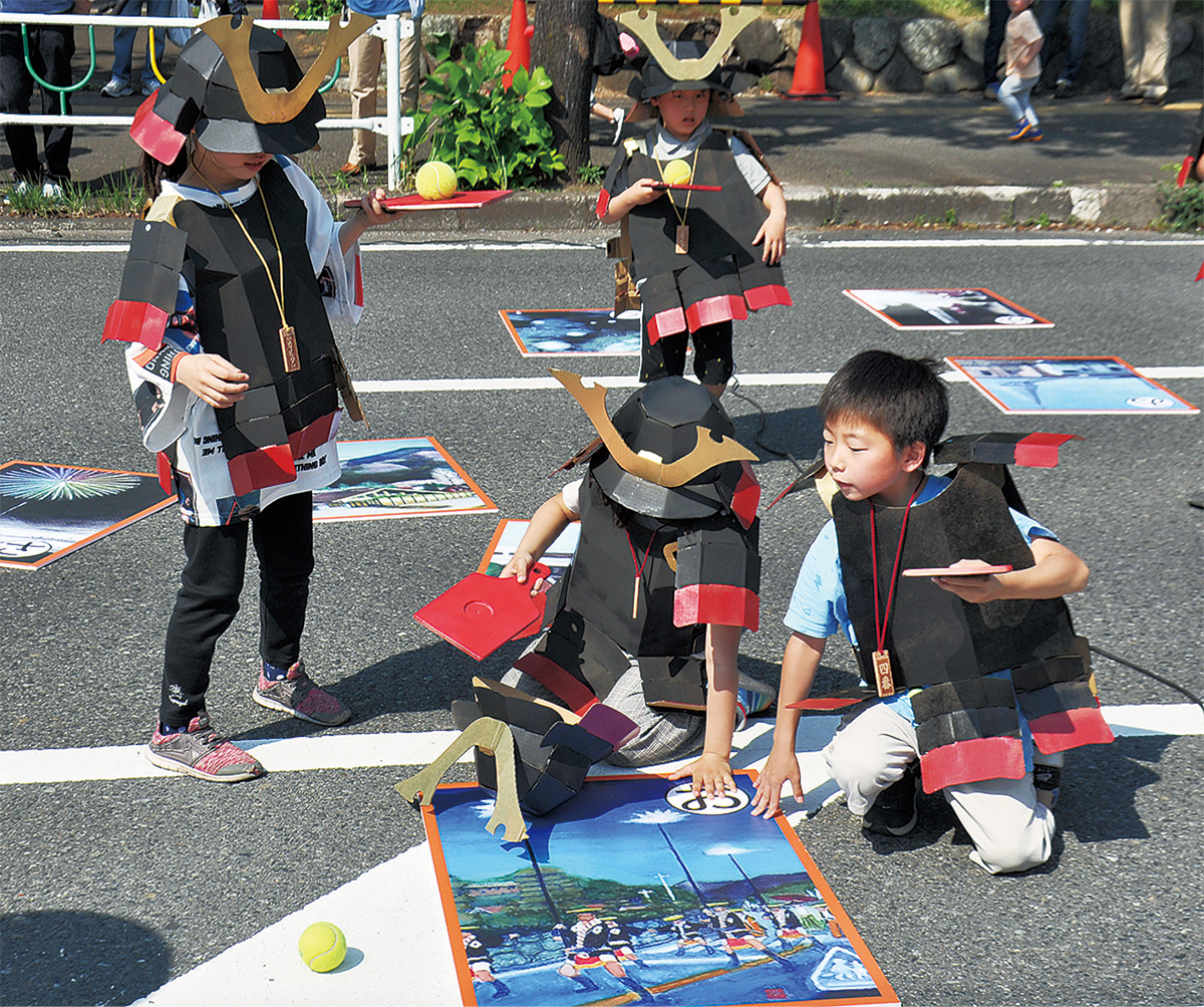 相模原jc主催イベント 巨大カルタに熱中 100人が市の魅力学ぶ さがみはら中央区 タウンニュース