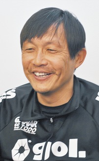 三浦文丈氏（49歳）…静岡市清水区出身。1993〜2006年まで横浜Ｆ・マリノス、京都パープルサンガなどで活躍。五輪、日本代表にも選出。引退後はＪリーグで多数のチームのコーチを歴任し、昨季からＳＣ相模原の指揮をとる