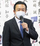 あいさつする寺崎氏