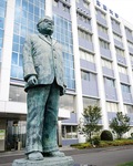 相模原キャンパスに設置される北里柴三郎像