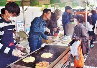 例年、多くの来場者で賑わう（写真は過去の様子）