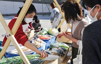 次々と来るお客さんの対応に精一杯