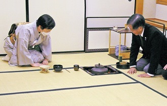 過去の様子（町田茶道会提供）