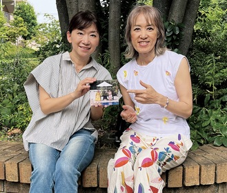 Shifoさん（右）と完成したCDを持つ山崎さん