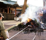 だんごが焼かれた天満宮のどんと焼き