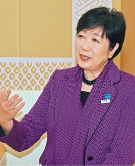 １年を振り返り、新年への思いを語る小池都知事